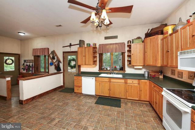 127 BAVINGTON RD, Perkiomenville, PA 18074