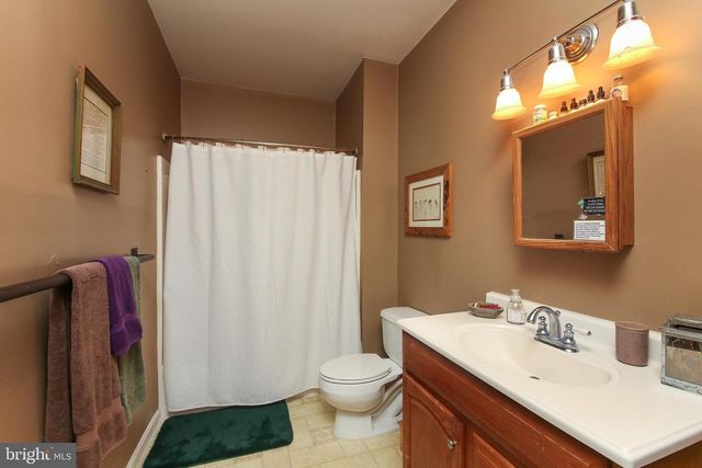 127 BAVINGTON RD, Perkiomenville, PA 18074