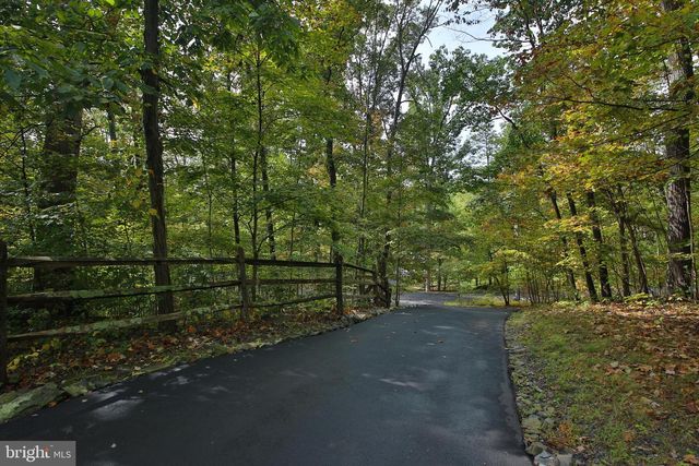 127 BAVINGTON RD, Perkiomenville, PA 18074