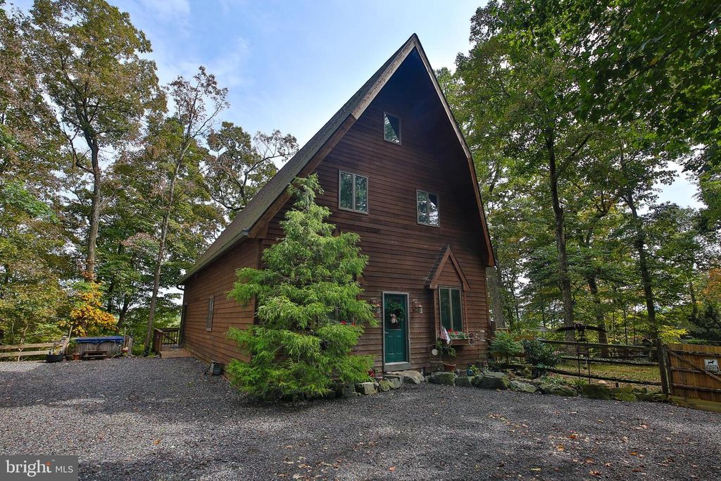 127 BAVINGTON RD, Perkiomenville, PA 18074