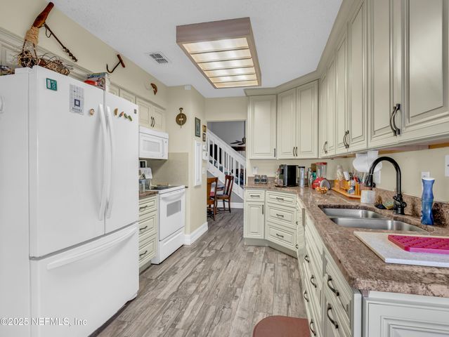 335 SUNRISE Circle, Neptune Beach, FL 32266