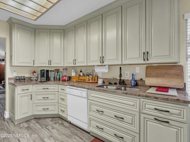 335 SUNRISE Circle, Neptune Beach, FL 32266