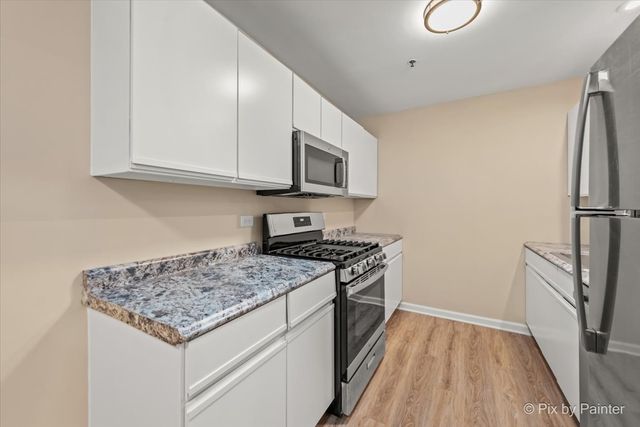 21W581 North Avenue 58, Lombard, IL 60148