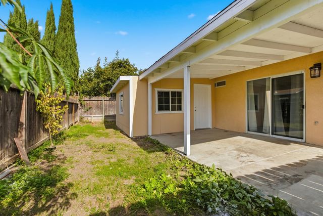 1117 Whittle Ct, Modesto, CA 95351