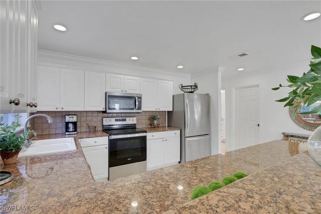 826 109th AVE N, Naples, FL 34108