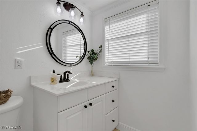 826 109th AVE N, Naples, FL 34108