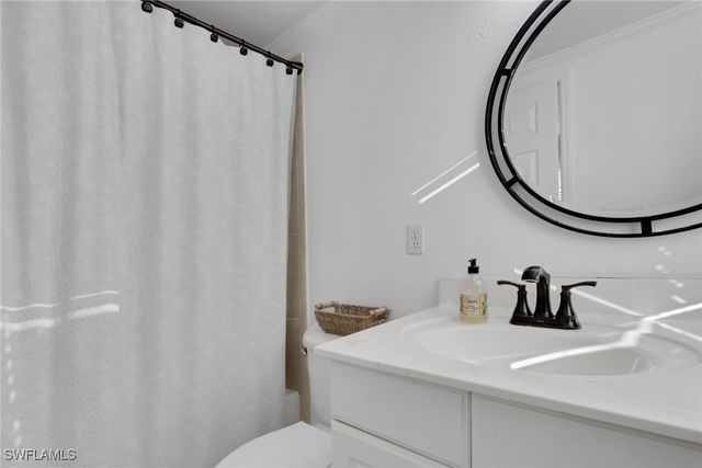 826 109th AVE N, Naples, FL 34108