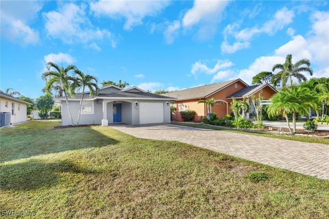 826 109th AVE N, Naples, FL 34108