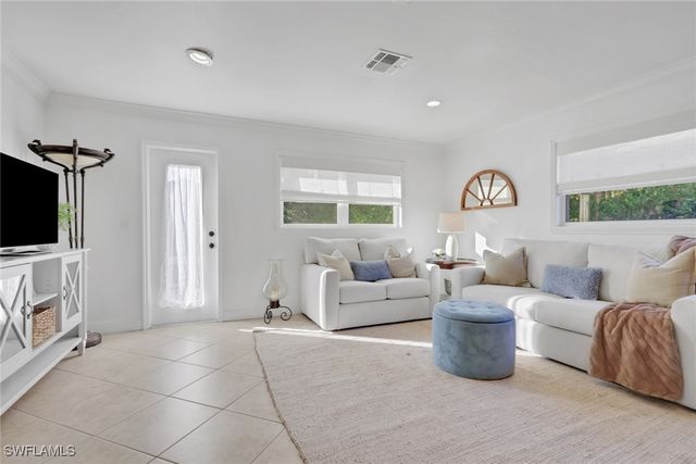 826 109th AVE N, Naples, FL 34108