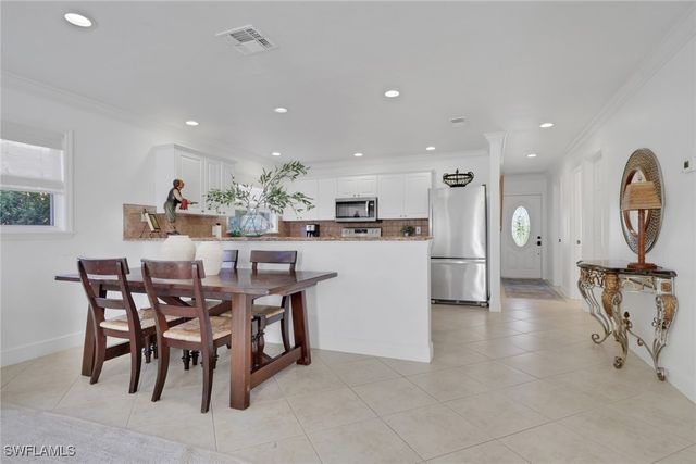 826 109th AVE N, Naples, FL 34108