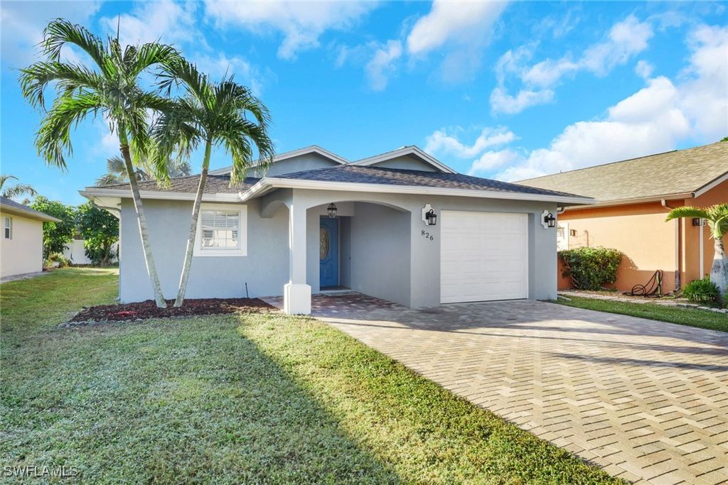 826 109th AVE N, Naples, FL 34108