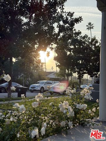 531 Burchett Street, Glendale, CA 91203