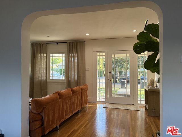 531 Burchett Street, Glendale, CA 91203