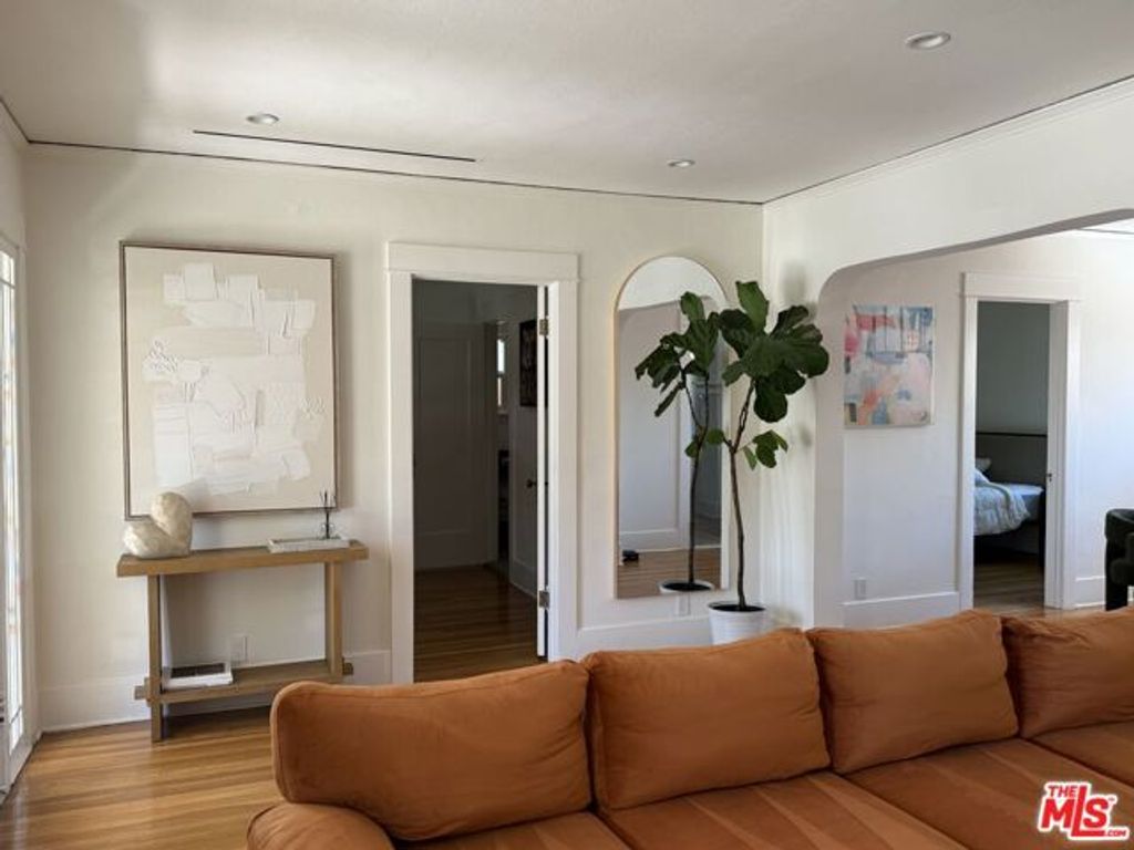 531 Burchett Street, Glendale, CA 91203