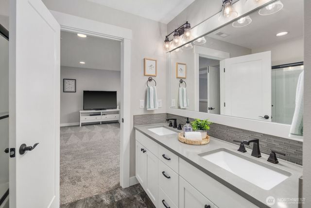 5492 Skyfall Place NW, Bremerton, WA 98312