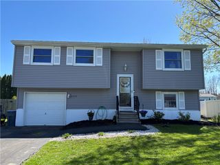 4170 Torrey Lane, Clay, NY 13090