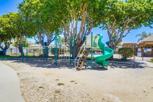 9502 Pettswood Dr 7, Huntington Beach, CA 92646