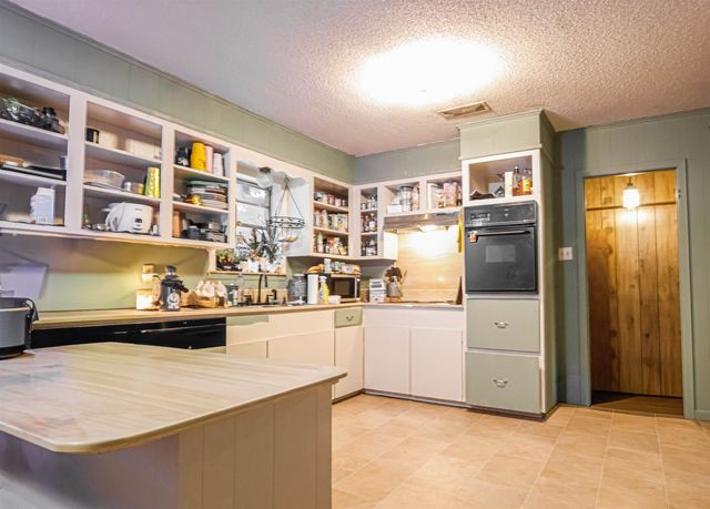 6138 Whitehurst Dr, Longview, TX 75602