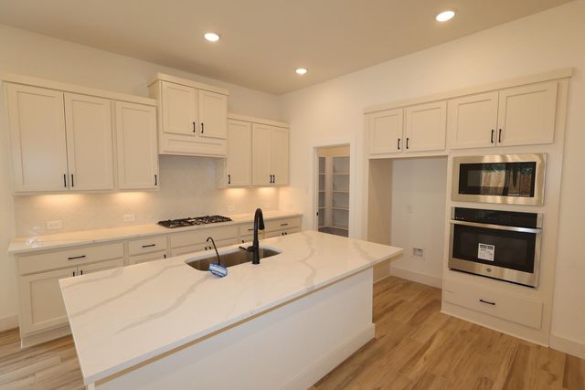 7058 North Lake Clopton Drive, Montgomery, TX 77316