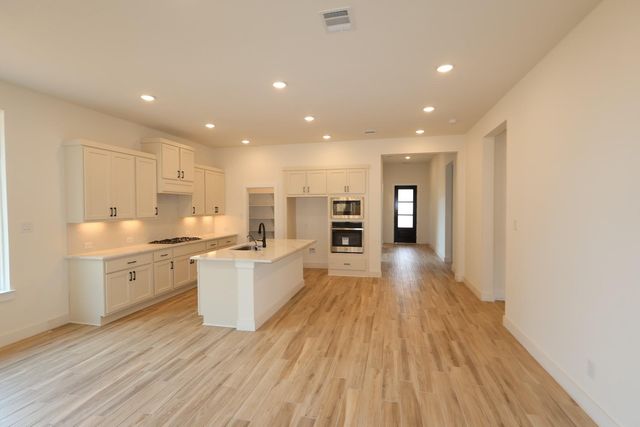 7058 North Lake Clopton Drive, Montgomery, TX 77316