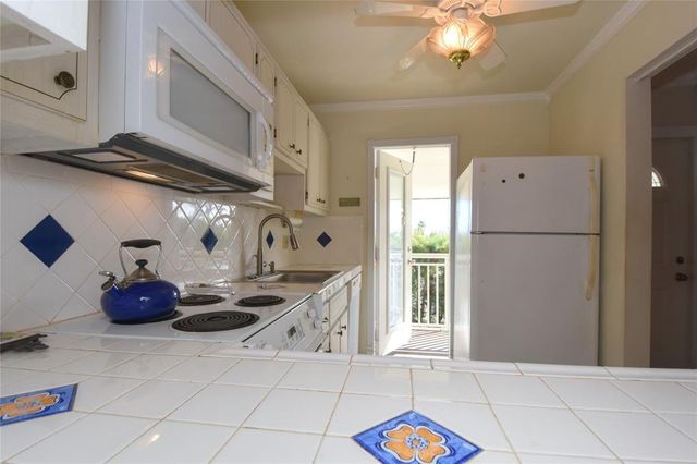 1951 NE 39th St 360, Lighthouse Point, FL 33064