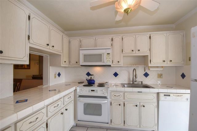 1951 NE 39th St 360, Lighthouse Point, FL 33064
