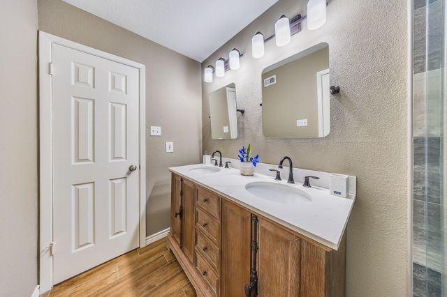 18800 Egret Bay Boulevard 401, Webster, TX 77058