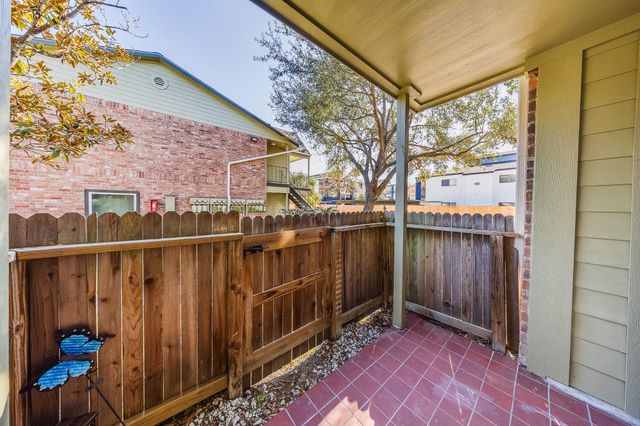 18800 Egret Bay Boulevard 401, Webster, TX 77058