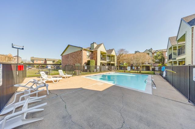 18800 Egret Bay Boulevard 401, Webster, TX 77058