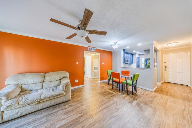 18800 Egret Bay Boulevard 401, Webster, TX 77058