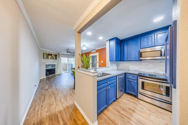 18800 Egret Bay Boulevard 401, Webster, TX 77058