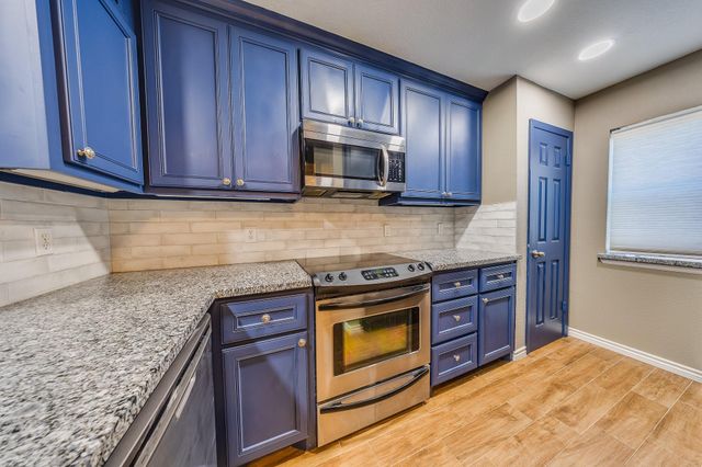 18800 Egret Bay Boulevard 401, Webster, TX 77058