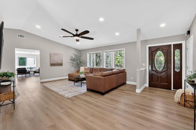 2609 Hastings Dr, Rescue, CA 95672