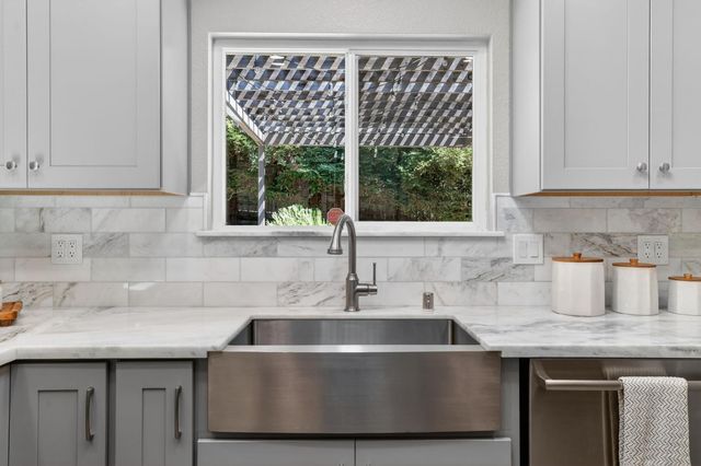 2609 Hastings Dr, Rescue, CA 95672