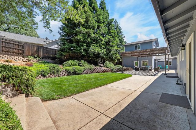 2609 Hastings Dr, Rescue, CA 95672