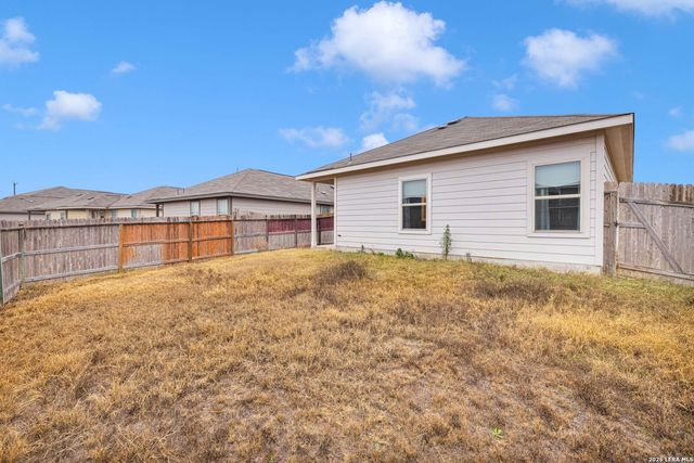 10907 Airmen Dr, Converse, TX 78109