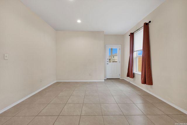 10907 Airmen Dr, Converse, TX 78109