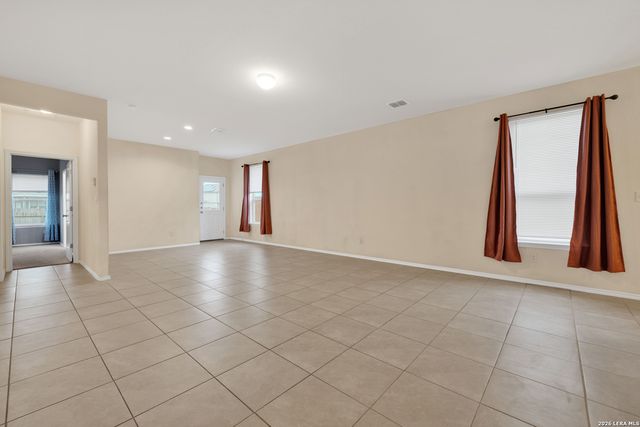 10907 Airmen Dr, Converse, TX 78109