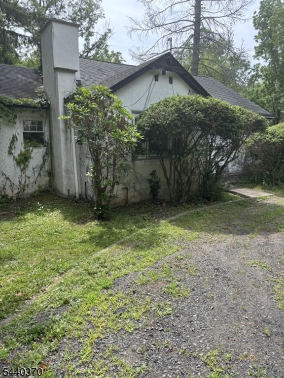 40 Morning Glory Rd, Warren Twp., NJ 07059