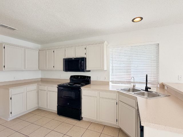 8516 Auburn Drive, Fort Worth, TX 76123