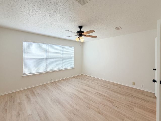 8516 Auburn Drive, Fort Worth, TX 76123