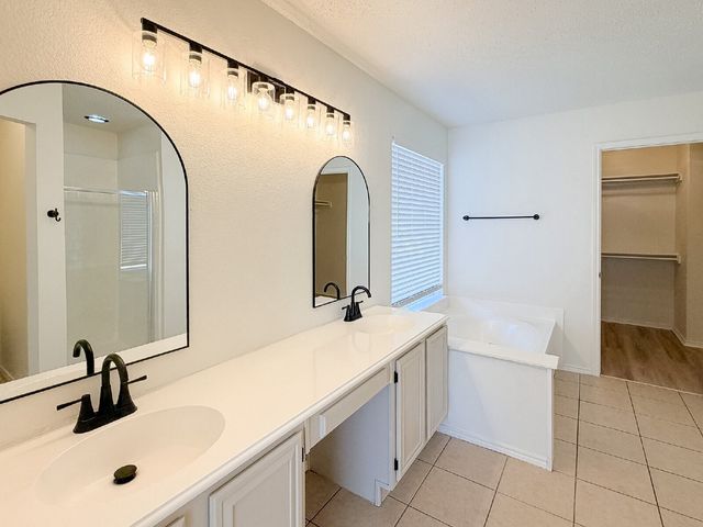 8516 Auburn Drive, Fort Worth, TX 76123