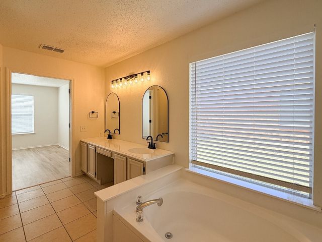 8516 Auburn Drive, Fort Worth, TX 76123