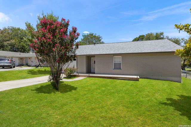 7613 LEAFY HOLLOW CT, Live Oak, TX 78233