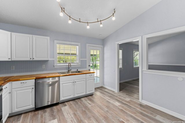 7613 LEAFY HOLLOW CT, Live Oak, TX 78233