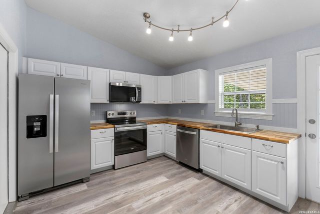 7613 LEAFY HOLLOW CT, Live Oak, TX 78233