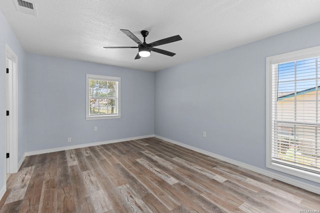 7613 LEAFY HOLLOW CT, Live Oak, TX 78233