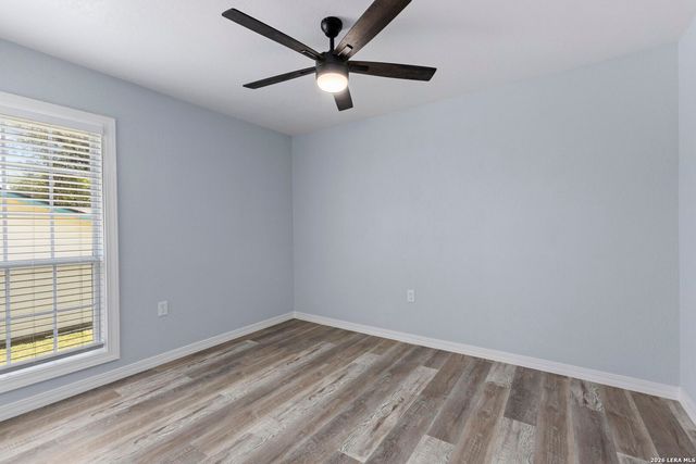 7613 LEAFY HOLLOW CT, Live Oak, TX 78233