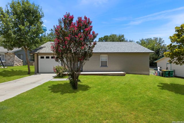 7613 LEAFY HOLLOW CT, Live Oak, TX 78233