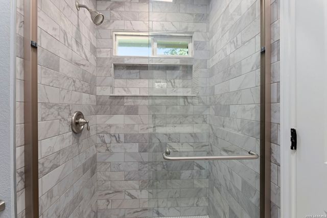 7613 LEAFY HOLLOW CT, Live Oak, TX 78233